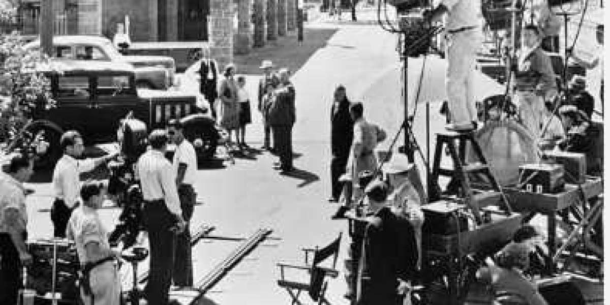 Around Films: Tips and Resources for Cinephiles and Filmmakers