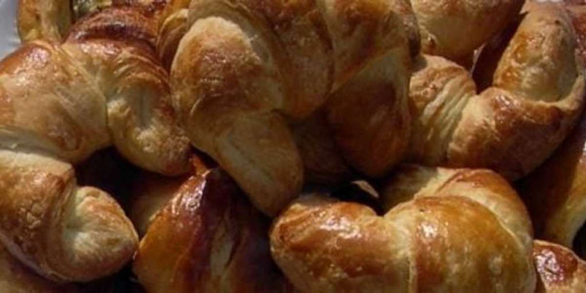 Quirky Facts: Airline Food, ATMs & Weekend Gaming