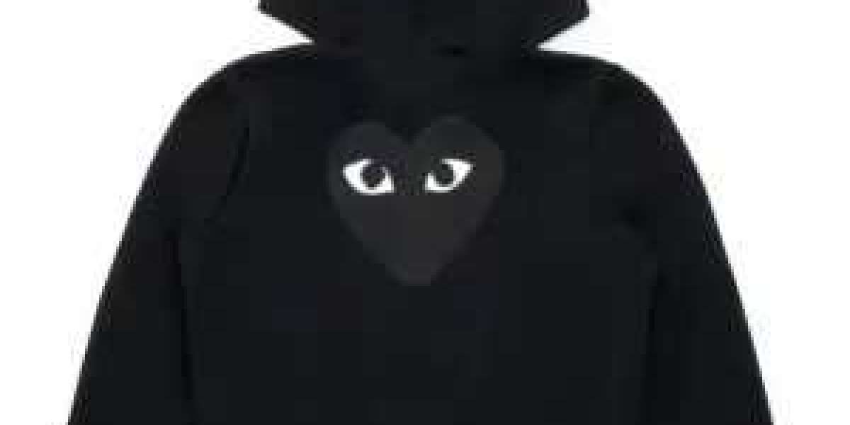 Testing the fabric quality of this Comme des Garcons deal