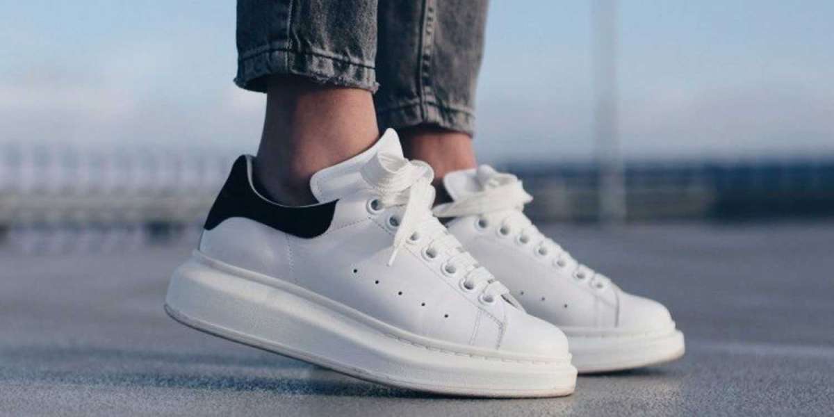 Alexander McQueen Sneakers: A Timeless Icon in Luxury Footwear