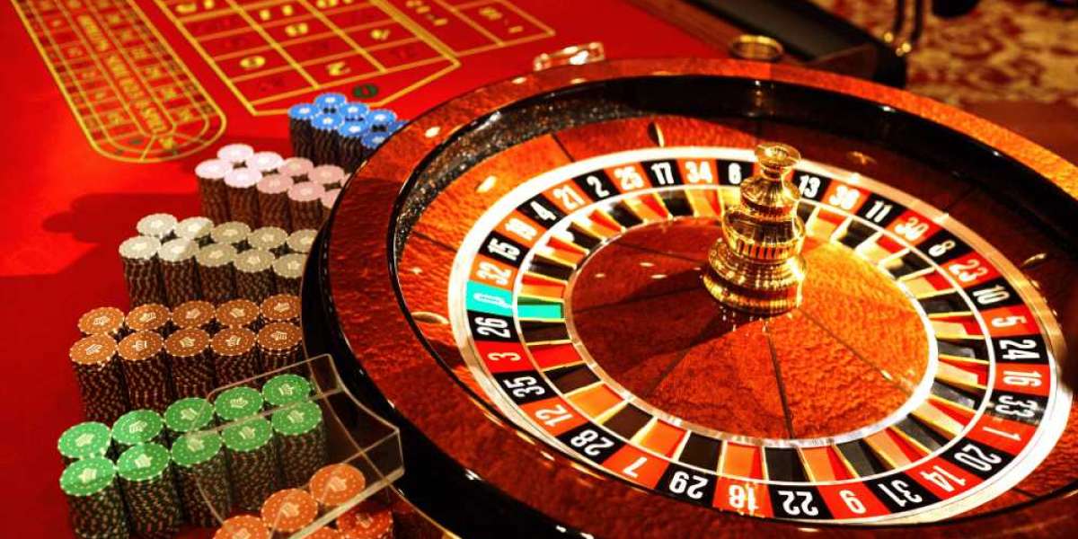 Rolling the Bones: How to Play Casino Craps