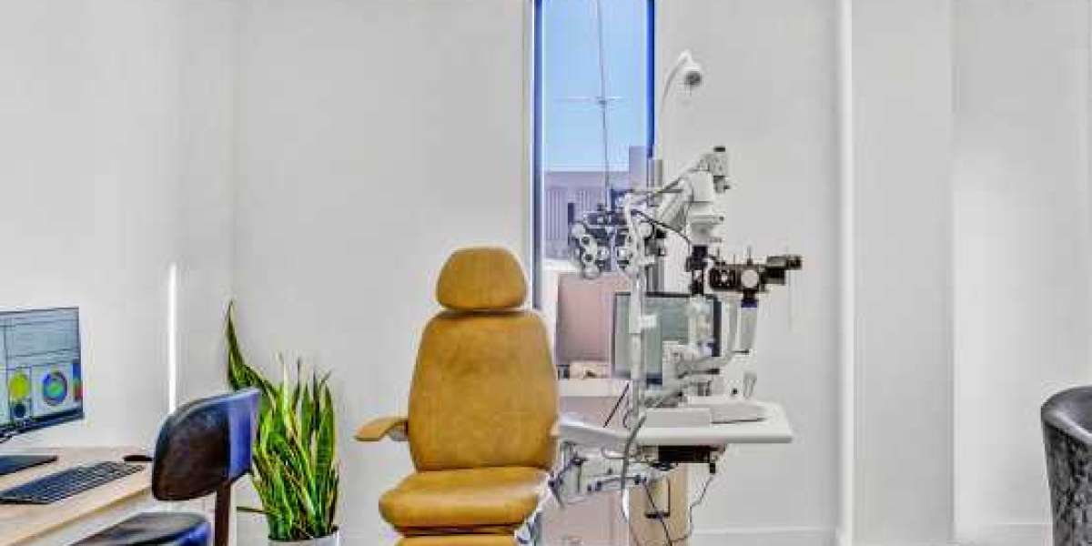 Custom Scleral Lenses Charlotte: Advanced Vision Solutions for Complex Eye Conditions
