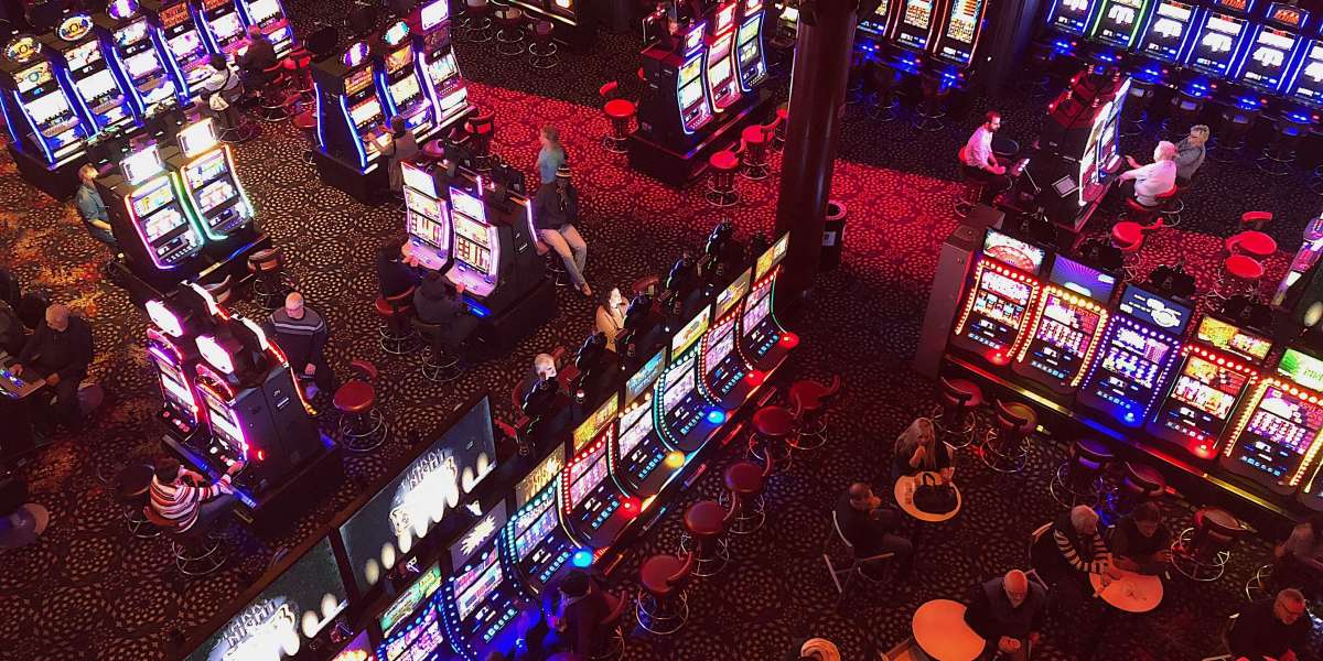 Analisi delle Slot Machine a Tema: Come i Brand Influenzano l'Industria dei Casinò Online