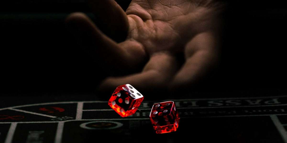 Exploring the Popularity of Live Dealer Games: How They Are Changing Online Casino Engagement